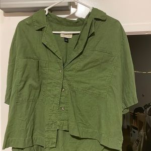 Women’s cropped button down